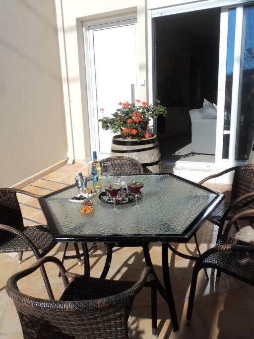 The Getaway Apartment Agia Marina  Exterior photo